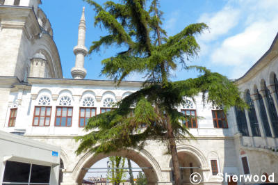 Istanbul - Nuruosmaniye Mosque school and library