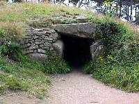 Entrance to Le Rocher tumulus