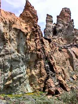 Different coloured rocks in Roches de Garcia